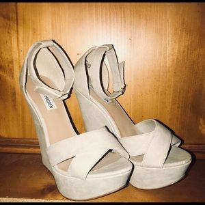 Steve Madden Cream Pumps